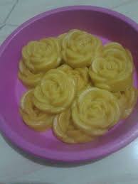 Bila dah habis dah adunan terakhir, barulah kukus selama 20 minit kuih lapis. Bingka Jagung Manis Banjar Kalimantan Selatan Budaya Indonesia