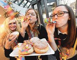 Als silvester (regional auch altjahrstag oder altjahrestag) wird in einigen europäischen sprachen der 31. Silvester In Oldenburg Hier Bekommen Kurzentschlossene Noch Karten
