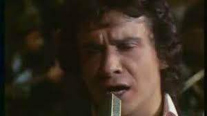 Elle chante, elle chante la rivière insolente qui unit dans son lit les cheveux blonds, les cheveux gris. La Maladie D Amour Wiki Michel Sardou Fandom