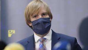 Po dobu čtyř let jsem pracoval jako poradce na ministerstvu financí, kde jsem se věnoval zdravotnictví. 8220 Stante Se Ministrem Zdravotnictvi Na Mesic 8221 Internet Vtipkuje Na Ucet Staronoveho Ministra Adama Vojtecha