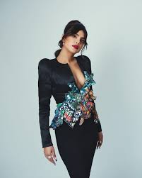 Priyanka chopra ditched her blonde highlights for a warm winter look. Priyanka Chopra Photos Hd Latest Images Pictures Stills Of Priyanka Chopra Filmibeat
