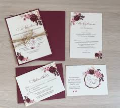Bei Unserer Vintage Serie Haben Wir Uns Fur Eine Kombination Aus Bordeauxrot Und Blumenmustern In Passen Hochzeitseinladung Einladungen Hochzeit Karte Hochzeit