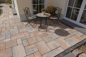 Terrasse Gestaltungsideen Von Rinn Betonsteine Und Natursteine Naturstein Terrasse Terrasse Natursteine