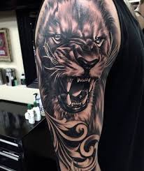 Mann Mit Grosser Tatowierung Am Oberarm Tattoo Ideen Manner Tigerkopf Besten Designs Die Ein Fur Ideen In 2020 Upper Arm Tattoos Lion Tattoo Sleeves Arm Tattoo