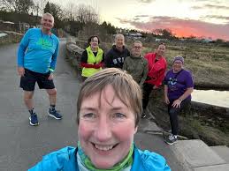Absolutely Gorgeous evening for it. Fab route and catch up with this lovely  lot. Enjoy your bank holiday weekend everyone 💙💚