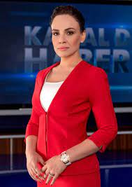 Buket aydın daha sonra 1 sene boyunca özel bir radyoda haber spikerliği görevinde bulundu. Buket Aydin Kimdir Buket Aydin Hayati Ve Biyografisi Haberler