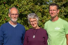 Wie bieten bauunternehmern, handwerkern, architekten, privaten bauherren sowie ämtern und behörden nicht nur qualitativ hochwertige baustoffe. Meiners Galabau