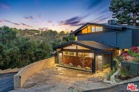 Browse exterior home design photos. 24 Asian Style Homes Exterior And Interior Examples Ideas Photos Home Stratosphere