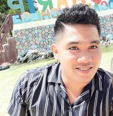 Dennis Badar's Instagram, Twitter & Facebook