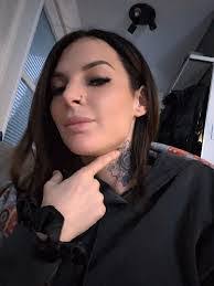 Lori Thibeault's Instagram, Twitter & Facebook