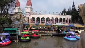 Perumahan villa kota bunga puncak kabupaten cianjur jawa barat bisa menjadi pilihan anda baik untuk anda yang datang dengan bagaimana cara booking villa kota bunga puncak cipanas? Little Venice Kota Bunga Puncak Cipanas Cianjur Lewat Puncak Bogor Bagian 1 Youtube