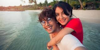 Cintaku tidak seperti martabak atau terang bulan yang ada di pinggir jalan. 30 Ucapan Anniversary 1 Tahun Pacaran Yang Romantis Buat Hubungan Makin Harmonis Merdeka Com