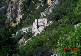 Έτσι, εξασφαλίζεται μεγαλύτερη διάρκεια κατά την καύση του θυμιάματος. Agio Oros Skhth Mikras Agias Annas Apopsh Opws Erxomaste Apo Ta Katoynakia 1 Mapio Net