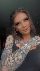 Merry Christmas 🎄 Eve short_stuff_92 ! Nice tattoo sleeve.