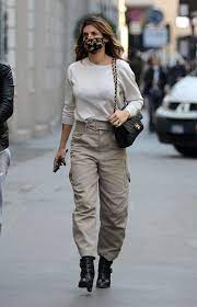Elisabetta canalis ha mostrato la sua colazione italiana in intimo. Elisabetta Canalis Street Style Milan 03 02 2021 Celebmafia