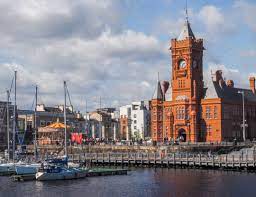 La forteresse médiévale qui se dresse dans le centre côtoie le très moderne millenium stadium, la structure futuriste de l'assemblée nationale galloise se dresse aux côtés du pierhead building, splendide bâtiment de style néogothique : 14 Incontournables A Visiter A Cardiff Au Pays De Galles Annie Anywhere