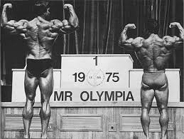 This photo was taken of arnold schwarzenegger and franco columbu was taken around the time arnold was preparing for one of his conan movies. Arnold Schwarzenegger And Franco Columbu Rear Double Biceps Pose Fisicoculturismo Deportes Motivacion