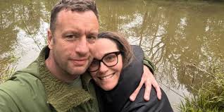 CONMOCIÓN Se le hinchó el estómago, fue al médico porque pensó que tenía  síntomas de premenopausia y murió a los 15 meses: el drama de Laura Dawson  Link de la nota en