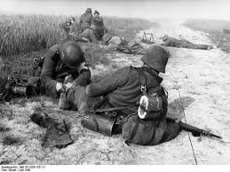 Alemania y francia también tenían rivalidad por el control de las rutas marítimas y el comercio internacional. La Batalla De Francia Y La Invasion Alemana