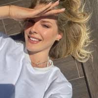 Heather Heinze's Instagram, Twitter & Facebook