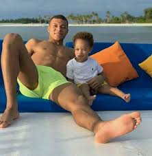 Records, coupes, premières… en savoir +. First Magazine Kylian Mbappe Et Son Petit Frere Facebook