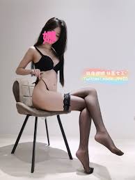 TW Pornstars - 雅典娜娜💋戀足. Twitter. 看來黑絲你們很愛耶！ 那大腿蕾絲襪呢？😈😈😈 破100愛心慈悲為壞的娜娜就發背面美臀❤️  半夜看誰睡不著