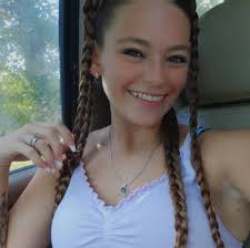 Melissa Pugh in people