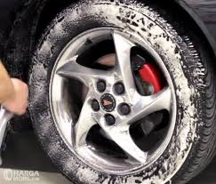 Karet menjadi bahan baku utama pembuatan ban seperti mobil, sepeda motor, dan sepeda. Mengenal Bahan Semir Ban Mobil Pilih Yang Aman Ya