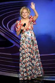 Ol' red hair is back: Bette Midler Starportrat News Bilder Gala De