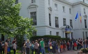 Ambasada sua a anunțat despre reluarea procedurilor de eliberare a pașapoartelor și vizelor. Ambasada Sua La BucureÈ™ti ExplicÄƒ In Ce Fel Ii Va Fi AfectatÄƒ Activitatea De Blocajul Din Congres Serviciile Vor Continua In MÄƒsura PosibilitÄƒÈ›ilor Stiri Pe Surse Cele Mai Noi Stiri