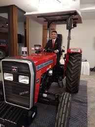 Mehmet şimşeker traktörleri düzenlenen basın toplantısı ile ilk kez görücü karşısına çıktı. Turk Traktor Markalari