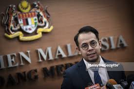 The husband and wife had been sleeping on the footpath for three nights with no access to food due to mco being implemented, according to bukit mertajam member of parliament (mp) steven sim chee keong. Saya Tak Kritik Agama Lain Steven Sim