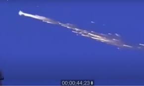 يقوم الصاروخ الصيني الخارج عن السيطرة لونغ مارش 5 بي بجولة حول العالم كل 89 دقيقة، ويتحرك بسرعة 28100 كم/ساعة، خاصة بعد انفصال الوحدة الفضائية للمحطة، فبدأ يدور حول الأرض في مسار ومن المتوقع سقوط الصاروخ الصيني في الفترة من 8 إلى 10 مايو الجاري. Ogn1pkn2ms30bm