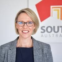 Denise Loftus's Instagram, Twitter & Facebook