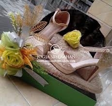 Komunikasi adalah suatu proses penyampaian informasi (pesan, ide, gagasan) dari satu pihak kepada pihak lain. Isi Hantaran Pernikahan Yang Paling Banyak Dicari Calon Pengantin Zaman Now