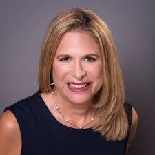 Kellie Skinner's Instagram, Twitter & Facebook