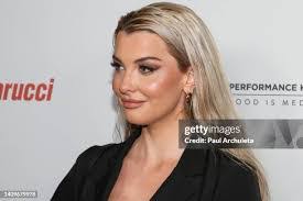 Emily Oneill's Instagram, Twitter & Facebook