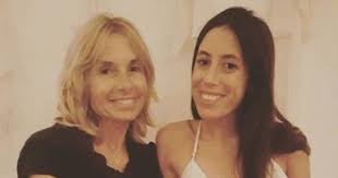 Sofía sarkany junto a su bebé, nacido el 22 de marzo. 5byjr8qgnyofpm