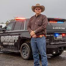 Texas Sheriff Drives 4 Migrants Back To Us Border