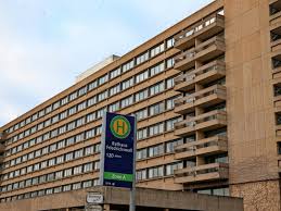 Einem anderen es ausdrücklich verbietet, sein haus, seine wohnung, sein lokal, seinen geschäftsraum oder sein grundstück zu betreten oder darauf zu. Nach Betretungsverbot Arbeiten Im Fruheren Maritim Hotel Gehen Weiter