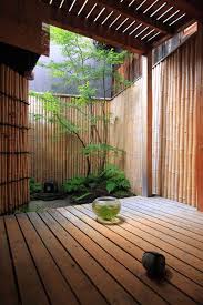 A large statue of buddha watches over this garden. 15 Mix Modern Japanese Courtyard With Nature