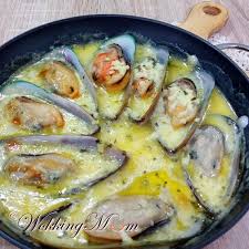 Mussels In Buttery Lemon Garlic Sauce Recipe Main Dishes With Mussels Butter Garlic Cooking Cream Fresh Thyme Seafood Recipes Seafood Dishes Mussels Recipe