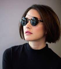 Coiffure Le Retour Des Annees 90 Avec Le Blunt Bob Idees De Coiffures Bob Cheveux Coupe Courte