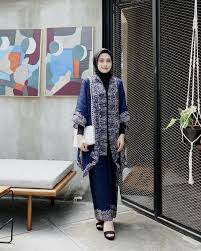 5 model pakaian baju wanita jadul yang kembali booming hari ini family blogger indonesia telling about daily life and family journey / untuk ide baju lurik yang satu ini ternyata sangatlah banyak. 30 Model Setelan Batik Wanita Kombinasi Modern Kulot