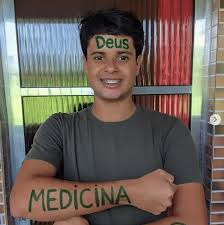 Jovem da BA aprovado em 1º lugar em Medicina na USP está internado na UTI