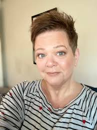 This is Stacey's color we have been doing for a while. The sun really  sparks it. I love it. She is naturally a warm tone person so the warm 🔥 is  great!