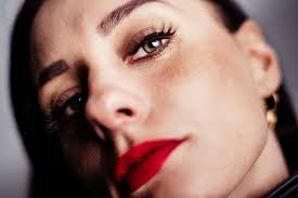 Capturing stills of still subjects