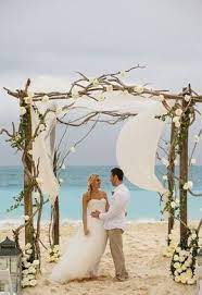 19 Bezaubernde Hochzeitsideen Fur Strand Und Kuste Fur 2018 Beach Wedding Arch Driftwood Wedding Beach Wedding Inspiration