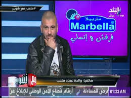 نصح حسام غالى نجم الأهلى السابق وعضو مجلس شركة الكرة بالقلعة الحمراء، صديقه عماد متعب نجم الأهلى السابق بعدم قبول عرض بيراميدز بتولي منصب مدير الكرة أو منصب المدير الرياضي في النادي السماوي،وذلك حفاظا على علاقته. Ø¹Ù…Ø§Ø¯ Ù…ØªØ¹Ø¨ ÙŠØ¨ÙƒÙ‰ Ø¹Ù„ÙŠ Ø§Ù„Ù‡ÙˆØ§Ø¡ Ø¨Ø³Ø¨Ø¨ Ù…Ø¯Ø§Ø®Ù„Ø© ÙˆØ§Ù„Ø¯ØªÙ‡ Ø£Ù†Øª Ø¹ÙŠÙ†ÙŠ Ø§Ù„Ù„ÙŠ Ø¨Ø´ÙˆÙ Ø¨Ù‡Ø§ ÙˆØ±Ø¨Ù†Ø§ ÙŠÙ†ØµØ±Ùƒ Ø¹Ù„ÙŠ Ù…Ù† ÙŠØ¹Ø§Ø¯ÙŠÙƒ Youtube