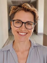 Amy Casas's Instagram, Twitter & Facebook